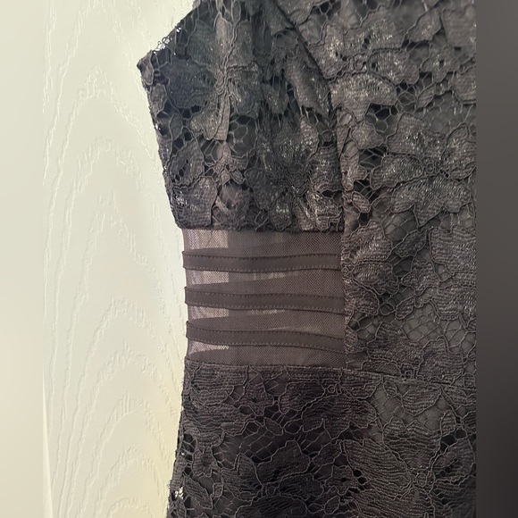 Black lace dress with peekaboo sides - Picture 5 of 11